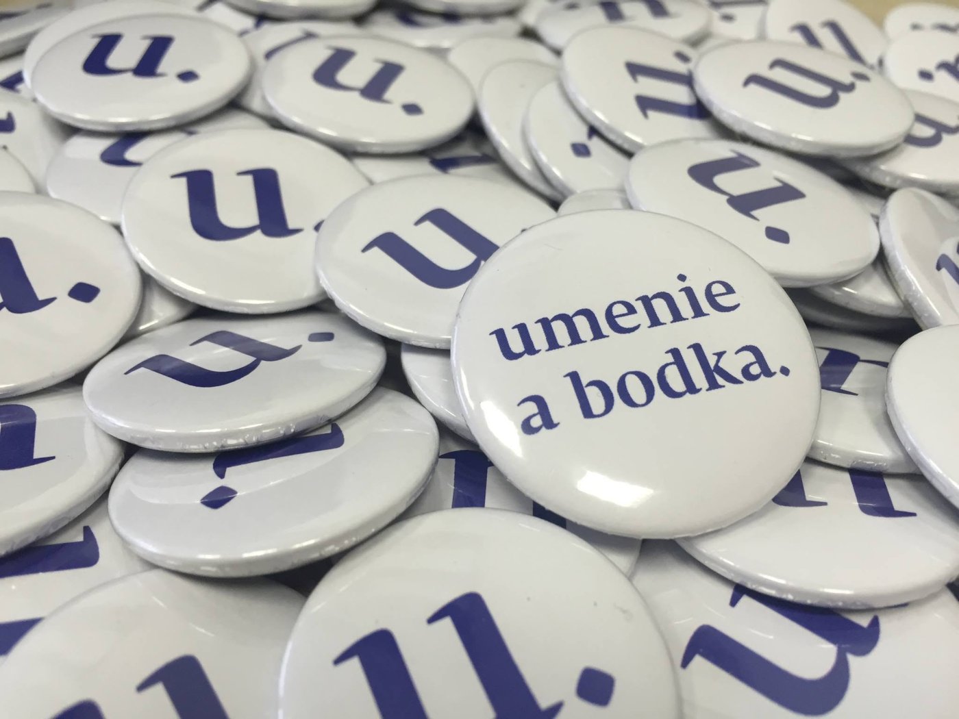 Autor knihy Šiškáči sa vzdáva podpory 40-tisíc eur po kritike za využitie umelej inteligencie